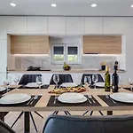 Solis By Interhome Maslenica