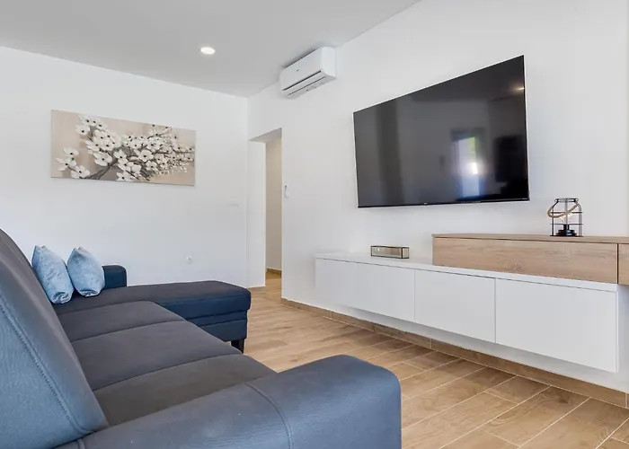 Solis By Interhome * Maslenica