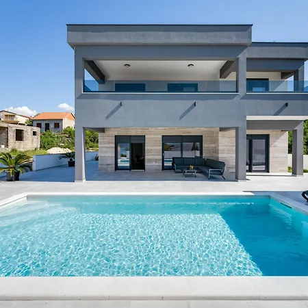 Villa Solis By Interhome Maslenica