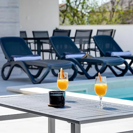 Solis By Interhome Vila