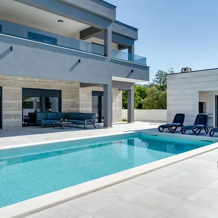 Solis By Interhome Maslenica