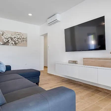 Solis By Interhome * Maslenica