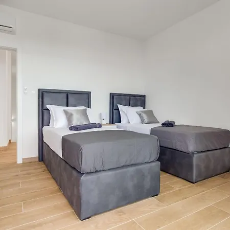 Solis By Interhome Maslenica