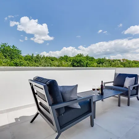 Solis By Interhome Maslenica